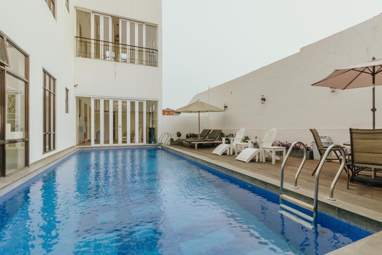 Urbanest Inn House Slipi Jakarta Exterior photo