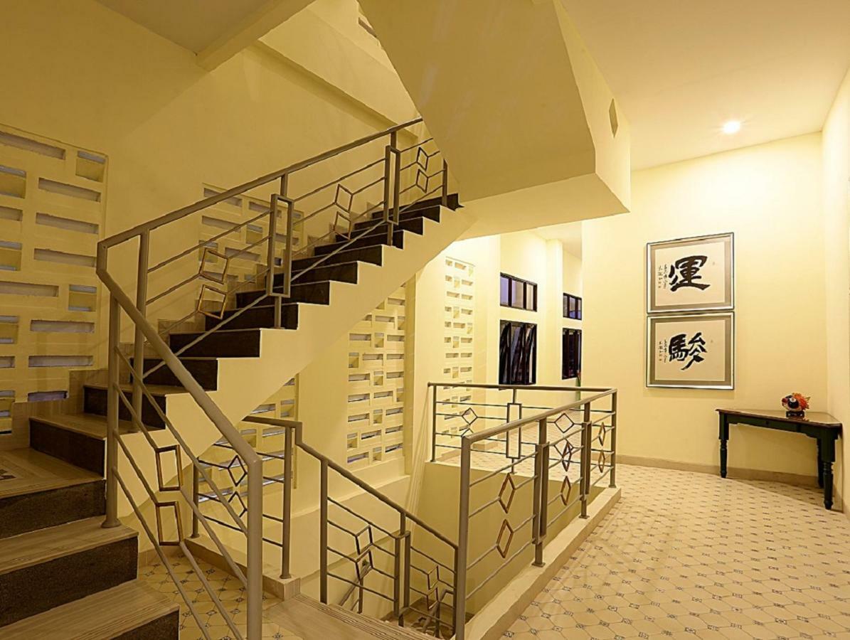 Urbanest Inn House Slipi Jakarta Exterior photo